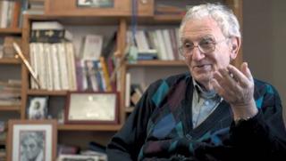 Есента се изниза неусетно дърветата в парка отдавна се бяха