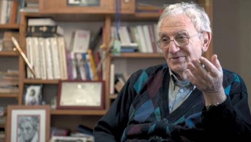 Есента се изниза неусетно, дърветата в парка отдавна се бяха