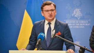 Украинският външен министър Дмитрий Кулеба обяви готовността да воюват с
