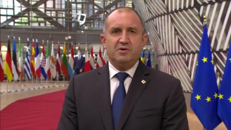 Българският президент смята че проблемът може да бъде решен чрез