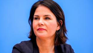 Аналена Бербок, Балкани, руско влияние