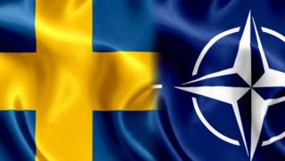 Приблизително толкова шведи са за членство в НАТО колкото са