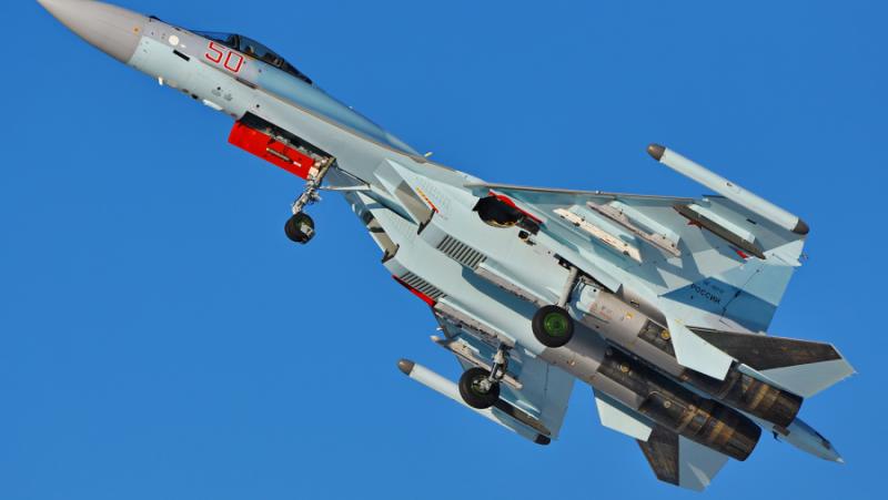 Многоцелевите изтребители Су-35С, които ще участват в изпитанието на силите