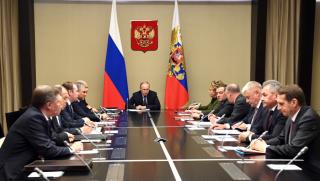 Президентът Владимир Путин на оперативна среща с членове на Съвета