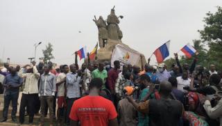 Наскоро властите в Мали изгониха френския посланик като му дадоха
