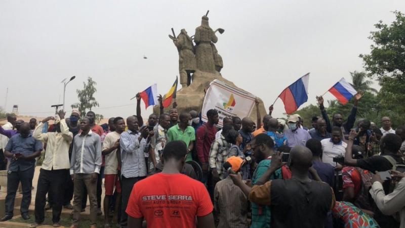 Наскоро властите в Мали изгониха френския посланик, като му дадоха