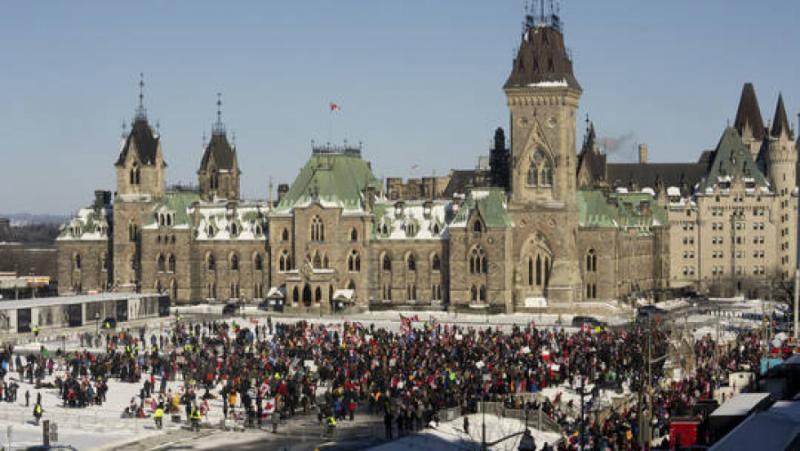 Кметът на Отава Джим Уотсън обяви извънредно положение, позовавайки се