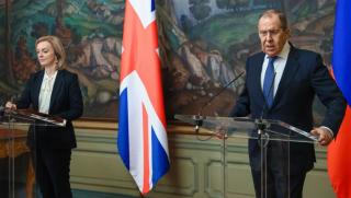 Защо британските министри дойдоха в Москва Отношенията между двете страни