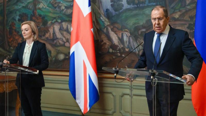 Защо британските министри дойдоха в Москва? Отношенията между двете страни