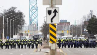 Канада, извънредни правомощия, борба, протестиращи тираджии