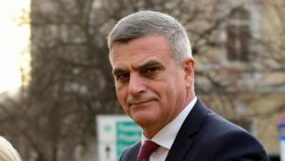 Стефан Янев, Решения, интерес, България, опасни, за страната
