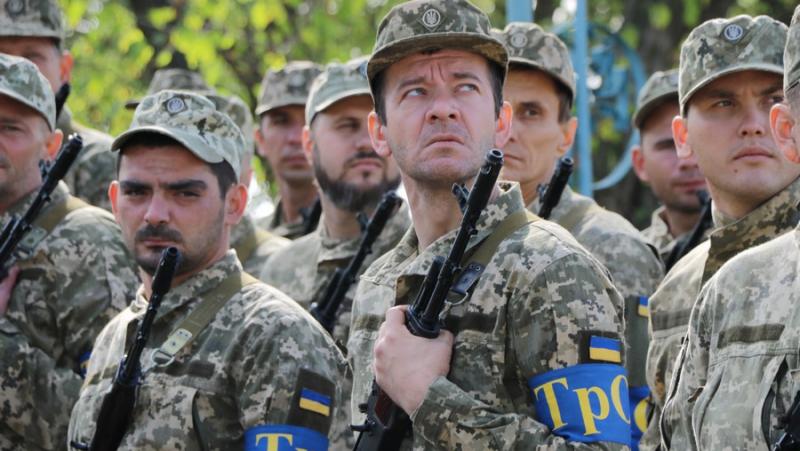 Населението на Украйна е разделено на две категории. На тези,