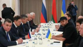 В диалога с Русия украинската делегация постоянно променя позицията си