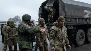 Броят на пленените украински военни вече е хиляди а през