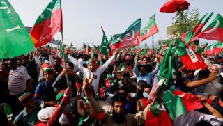 Политическа криза избухна в Пакистан след опит на военния елит