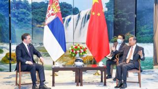 Китайският държавен съветник и външен министър Ван И проведе телефонен