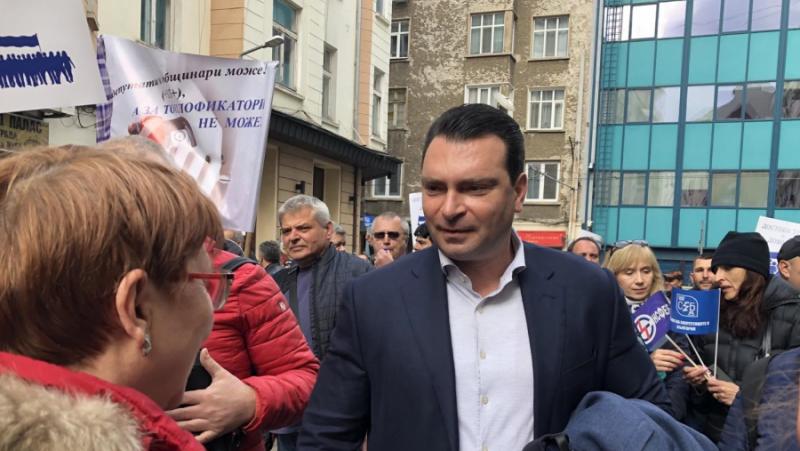 Заслужавате достойно заплащане и всички социални придобивки за труда, който