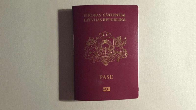 Латвийският парламент одобри в четвъртък закон за лишаване от гражданство