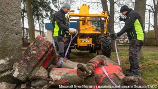 Полските борци срещу съветско наследство използваха специалната операция на Русия