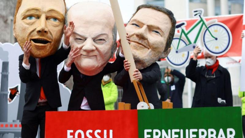 Обаче не ние, а те са седнали на нефтогазовата игла