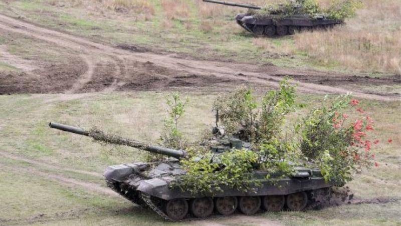 Полските власти изпратиха над 200 танка Т-72 и няколко десетки