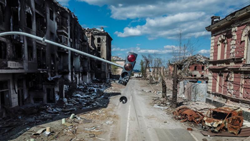 Градът, повторил тъжната съдба на Сталинград, бавно и тежко се