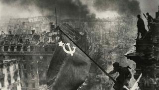 Свещеният символ на Великата отечествена война червените знамена на