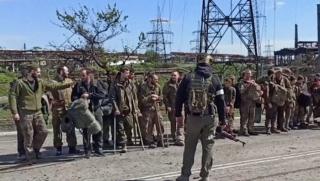 Бойците от националистическия полк Азов и украинските военнослужещи блокирани в
