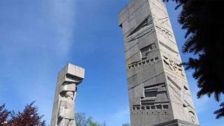 Кметът на Олщин Пьотр Гжимович отказа да събори паметника на