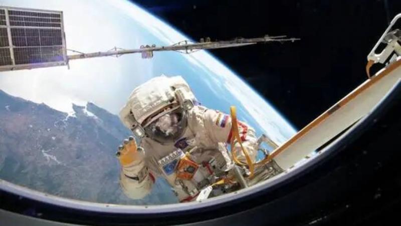 Ръководителят на Роскосмос“ Дмитрий Рогозин каза, че сега в орбита