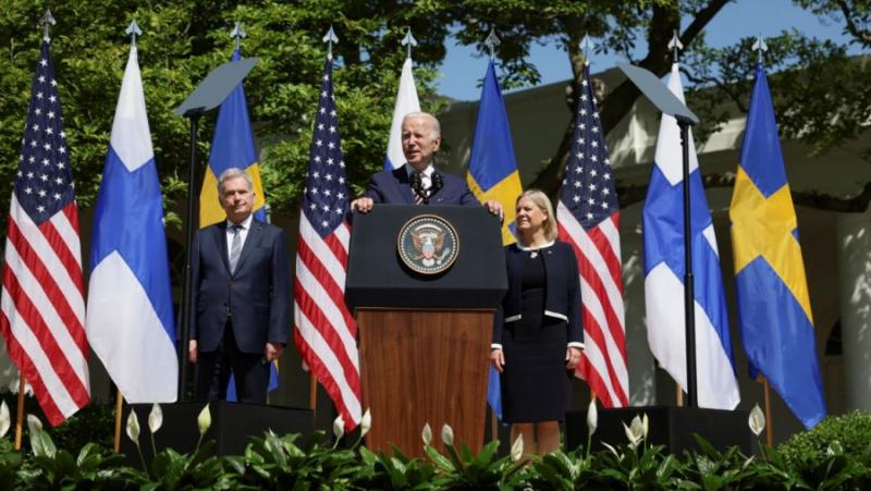 На Швеция и Финландия се предлага да платят за присъединяването