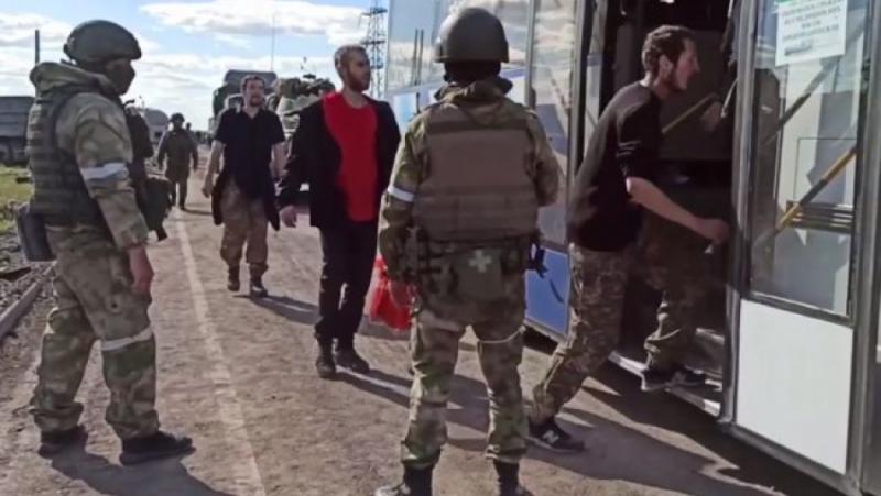 Майките на украински военнопленници се молят да не връщат децата