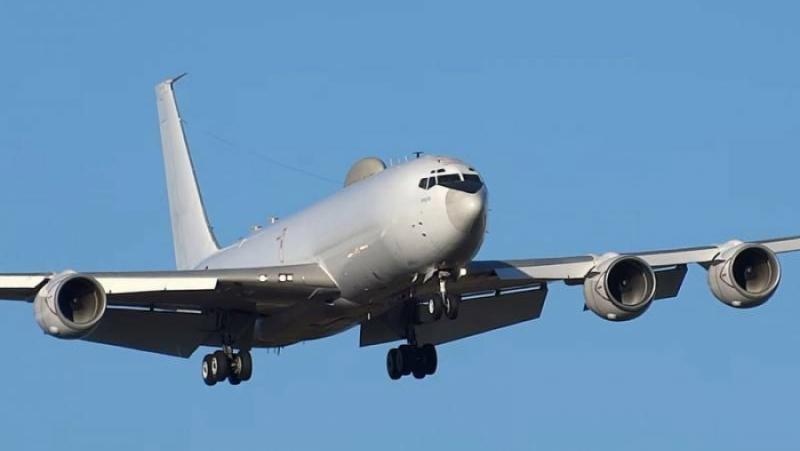 На 15 юни един от 16 американски самолета Boeing E-6B