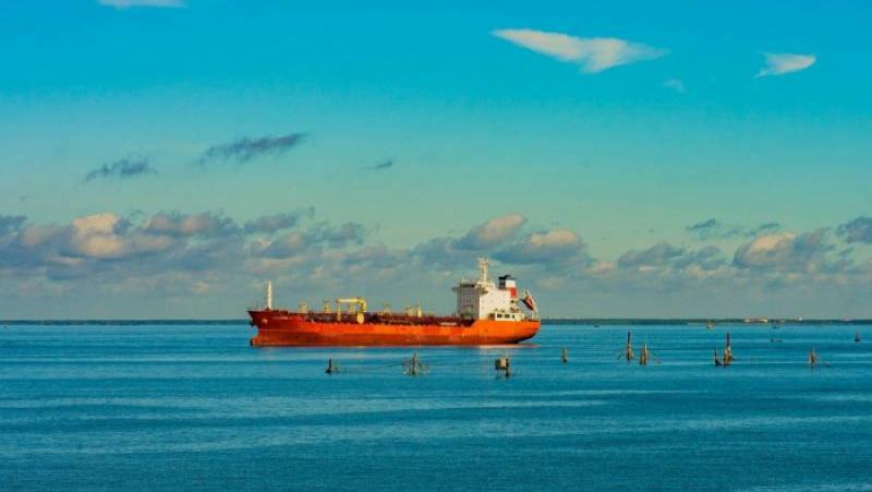 Вашингтон, за разлика от Европа, провежда открито двулична санкционна политика,