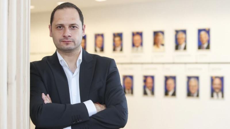 Сега не е време за разногласия, а за обединение, за