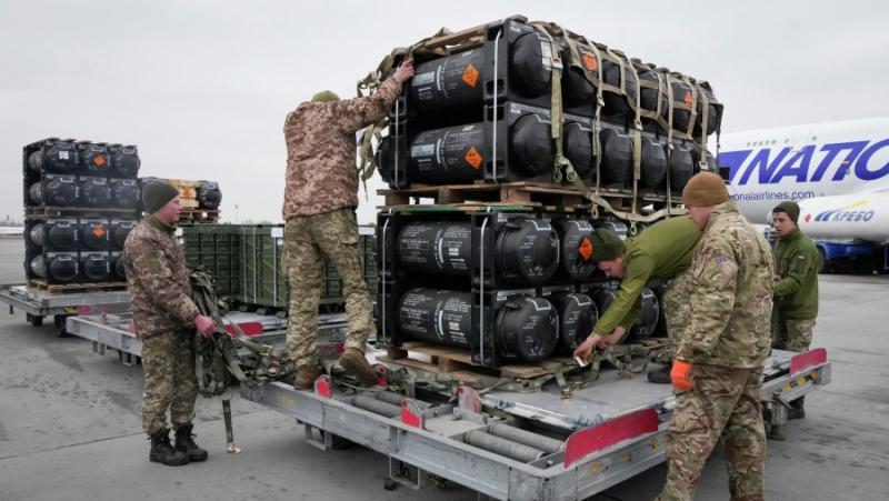 Военната помощ на НАТО за Украйна се озовава на черния