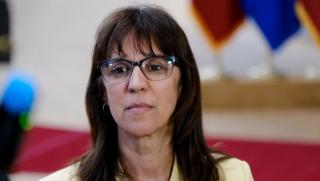 Португалският министър на отбраната Хелена Карейра по време на реч