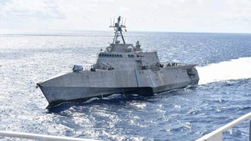 Американският разрушител с управляеми ракети Бенфолд“ е навлязъл във водите