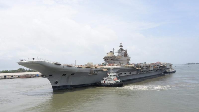 В морето се превърна в още една огромна плаваща цел.