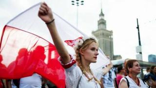 Полски активисти организираха протест във Вроцлав заради окачените знамена на