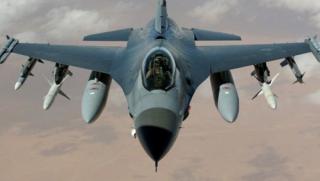 САЩ не изключват трансфера за Украйна на бойни самолети западно