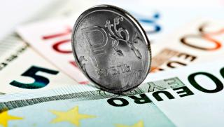 Експерти за перспективите пред валутата родена от Европа Еврото губи позиции