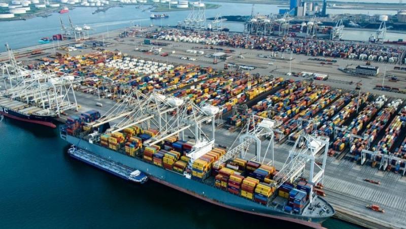 Пристанището на Ротердам обяви, че е спряло напълно контейнерния трафик