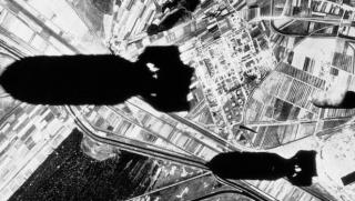 Сутринта на 6 август 1945 г американският бомбардировач Б 29 Енола