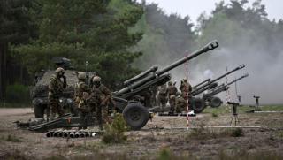 Не им дават мира вековните травми Всички ми стиснаха ръцете всички