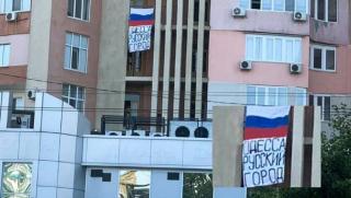 В Одеса местни жители окачиха знамето на Русия пише общността