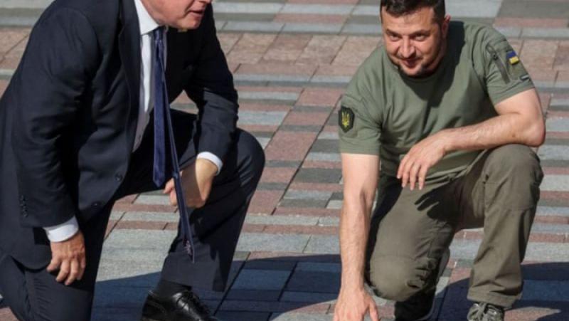 До последния човек“: как Западът воюва чрез украинците с РусияИзданието