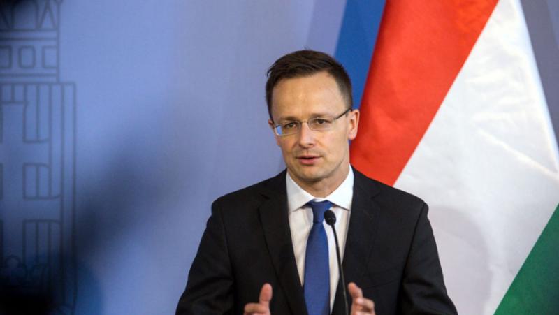 Унгарският външен министър Петер Сиярто заяви, че санкциите, наложени от