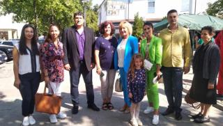 Мая Манолова и представители на Изправи се България на посещение