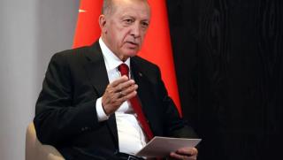 Турският президент Реджеп Тайип Ердоган чийто самолет се върна в